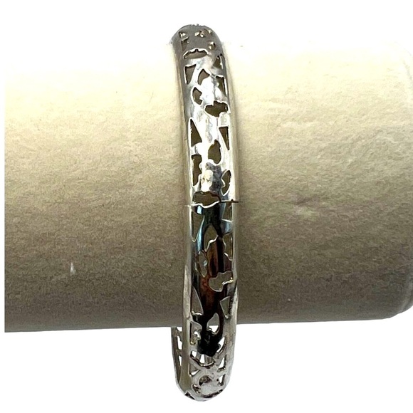 Vintage Silver Tone Flower Pendant Necklace & Bracelet Set.  A9 - Picture 8 of 9